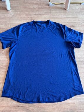 lululemon athletica Men's Short Sleeve Crew in Deep Blue